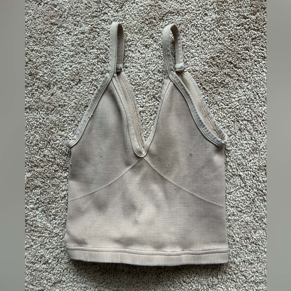 Happiness Runs vneck crop-1.